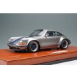 画像2: EIDOLON 1/18 Singer 911 (964) Coupe Titanium Silver / Navy Stripe Limited 100 pcs. (2)