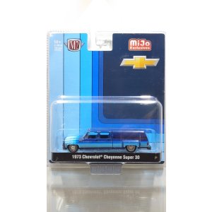 画像: M2 Machines 1/64 2013 Chevrolet Cheyenne Super 30 Dually Camper Shell Blue