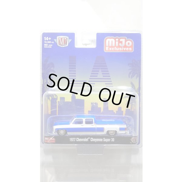 画像1: M2 Machines 1/64 1977 Chevrolet Cheyenne Super 30 LA White (1)