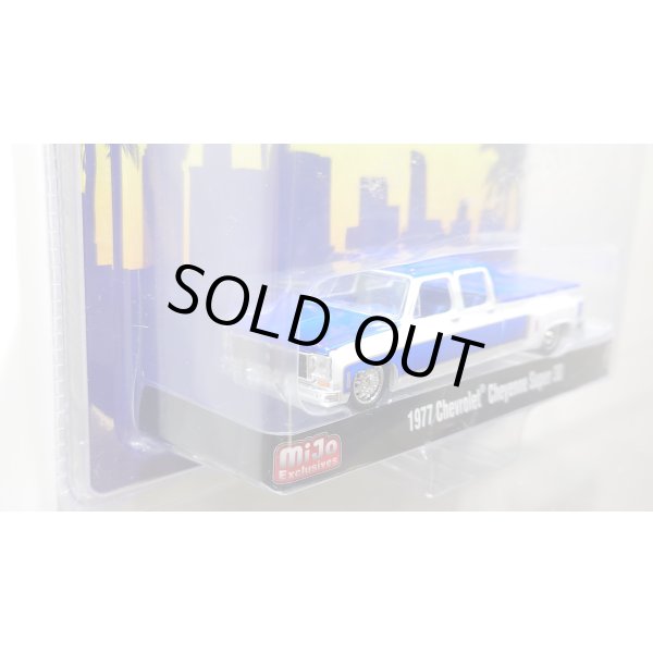 画像2: M2 Machines 1/64 1977 Chevrolet Cheyenne Super 30 LA White (2)