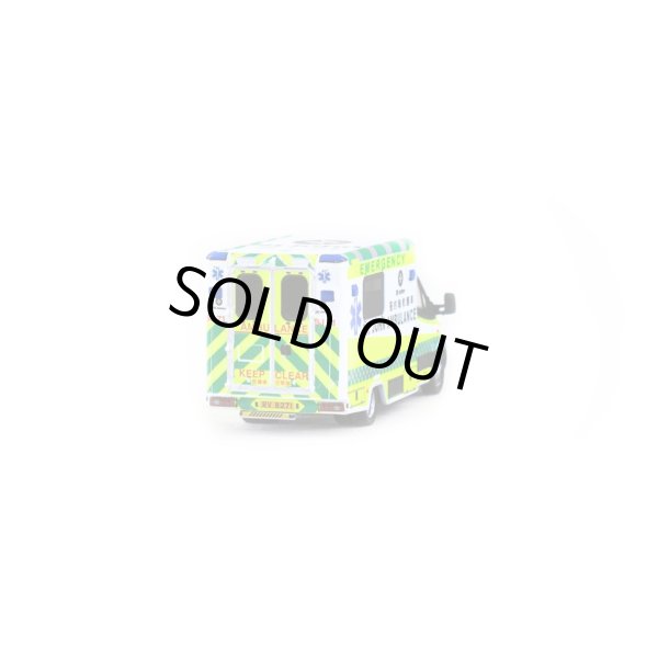 画像3: Tiny City Die-cast Model Car -MERCEDES-BENZ Sprinter Facelift St. John Ambulance (SJ71) (3)