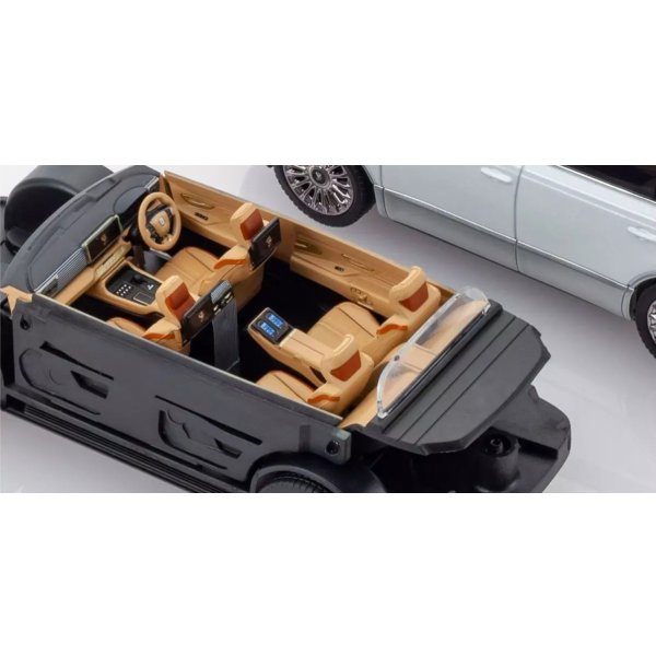 画像6: Kyosho Original 1/43 Toyota Century 白鶴 (White/Silver) with Mid-Brown Interior (6)