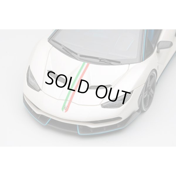 画像6: EIDOLON COLLECTION 1/43 Lamborghini Centenario LP770-4 2016 Rear Wing up Bianco Canopus / Italian Stripe Limited 120 pcs. (6)