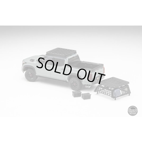 画像5: Gaincorp Products x Diecasttalk 1/64 Toyota Tundra TRD PRO Lunarlock with Roof Rack & Accessories (5)