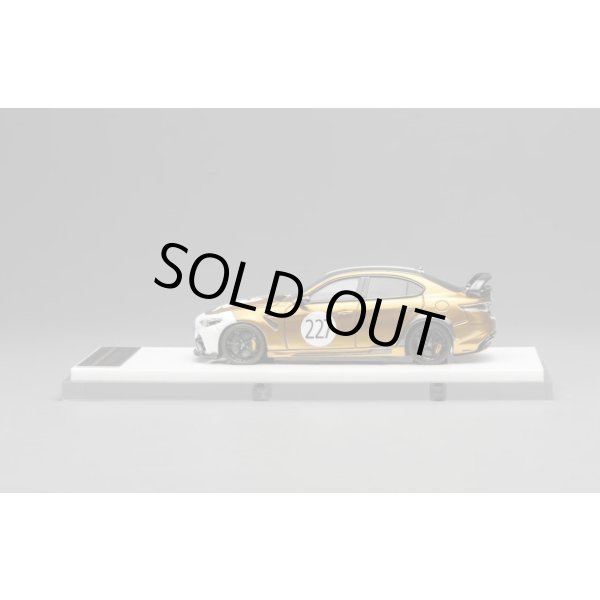 画像4: MOTORHELIX 1/64 Alfa Romeo Giulia GTAm Ocra GT Gold (4)