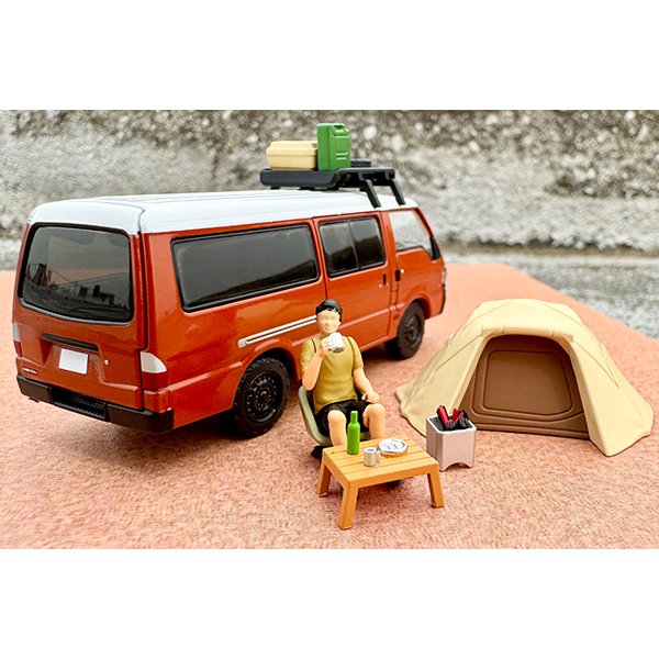 画像9: TOMYTEC 1/64 Limited Vintage NEO Mazda Bongo Brawny Van Custom (Brown) with Roof Carrier and Figure (9)