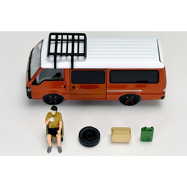 画像2: TOMYTEC 1/64 Limited Vintage NEO Mazda Bongo Brawny Van Custom (Brown) with Roof Carrier and Figure (2)