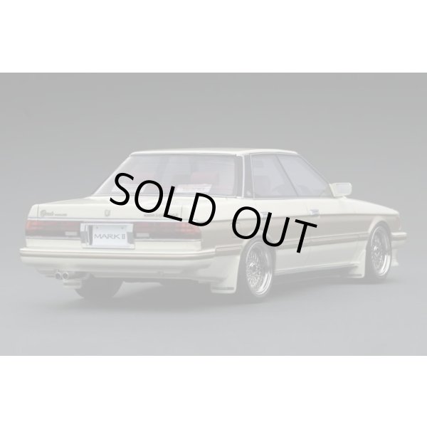 画像2: ignition model 1/18 Toyota MarkII Grande (GX71) Pearl White/Gold (2)