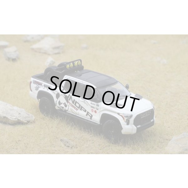 画像4: GCD 1/64 Toyota Tundra TRD Pro White/Art with Accessories (LHD) (4)