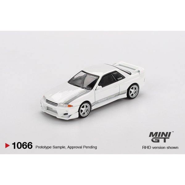 画像1: MINI GT 1/64 Nissan Skyline GT-R R32 Veilside Combat C-I White (RHD) (1)