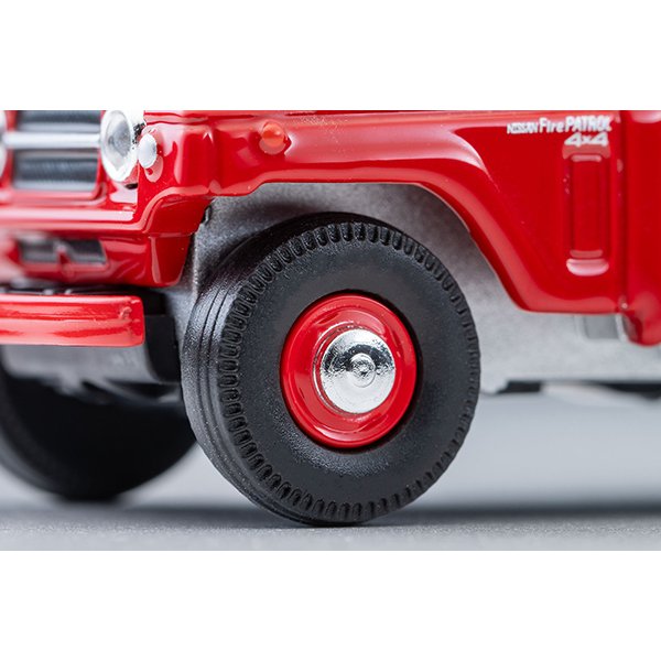 画像8: TOMYTEC 1/64 Limited Vintage Nissan Patrol Fire Engine Pumper (with figure) (8)