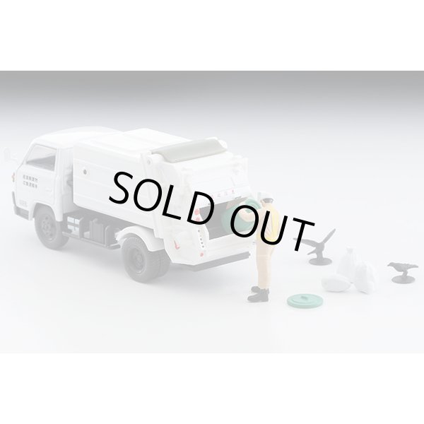 画像1: TOMYTEC 1/64 Limited Vintage NEO Mitsubishi Fuso Canter Cleaning Truck (White) with Figure (1)