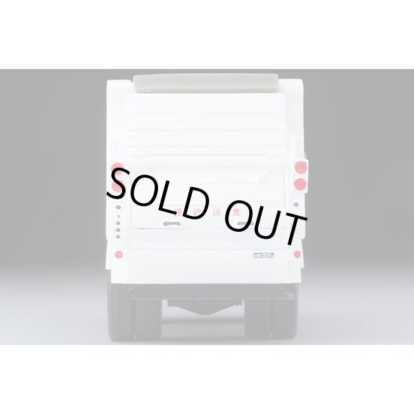 画像7: TOMYTEC 1/64 Limited Vintage NEO Mitsubishi Fuso Canter Cleaning Truck (White) with Figure (7)