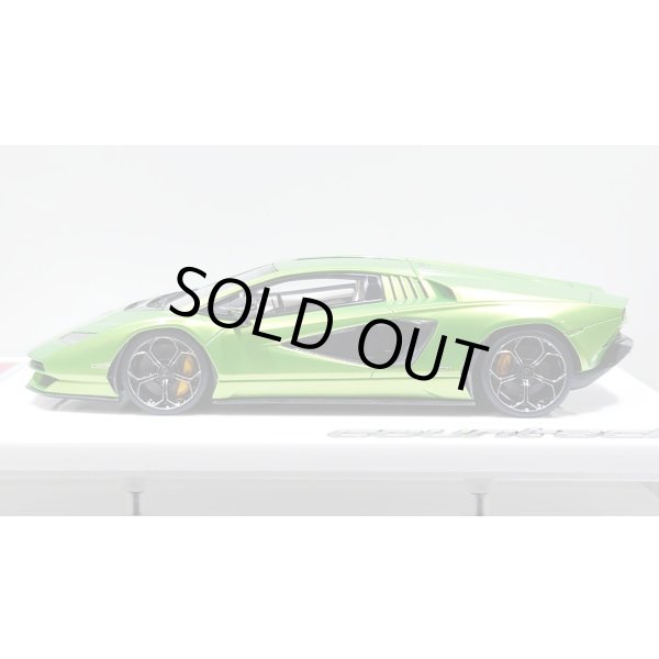 画像2: EIDOLON 1/43 Lamborghini Countach LPI 800-4 2022 Giallo Verde Pearl Limited 35 pcs. (2)