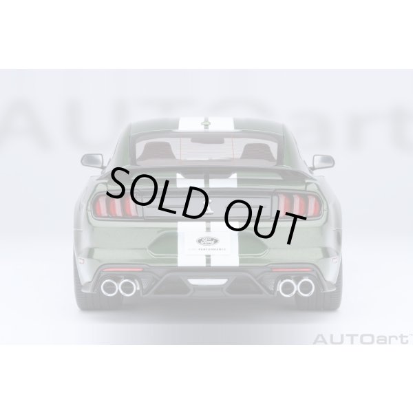 画像6: AUTOart 1/18 Ford Mustang Shelby GT500 (Green with White Stripes) (6)