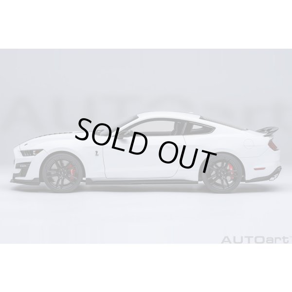 画像3: AUTOart 1/18 Ford Mustang Shelby GT500 (White with Black Stripes) (3)