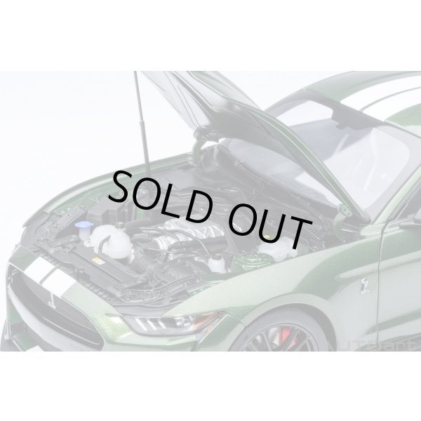 画像11: AUTOart 1/18 Ford Mustang Shelby GT500 (Green with White Stripes) (11)