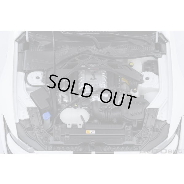 画像12: AUTOart 1/18 Ford Mustang Shelby GT500 (White with Black Stripes) (12)