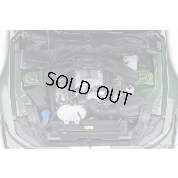 画像12: AUTOart 1/18 Ford Mustang Shelby GT500 (Green with White Stripes) (12)