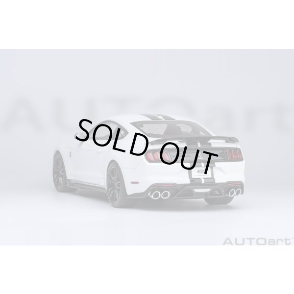画像20: AUTOart 1/18 Ford Mustang Shelby GT500 (White with Black Stripes) (20)