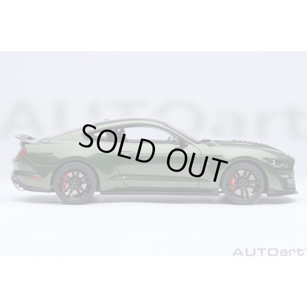 画像4: AUTOart 1/18 Ford Mustang Shelby GT500 (Green with White Stripes) (4)
