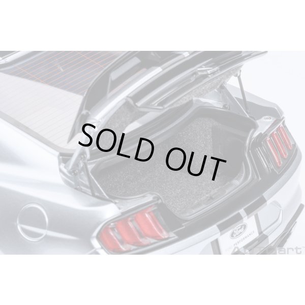 画像13: AUTOart 1/18 Ford Mustang Shelby GT500 (Silver with Black Stripes) (13)