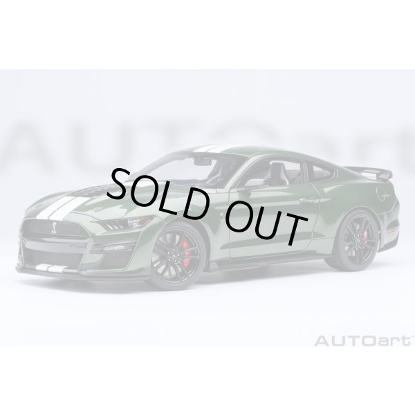 画像1: AUTOart 1/18 Ford Mustang Shelby GT500 (Green with White Stripes) (1)