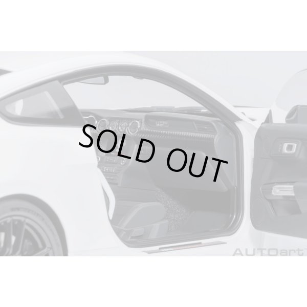 画像10: AUTOart 1/18 Ford Mustang Shelby GT500 (White with Black Stripes) (10)