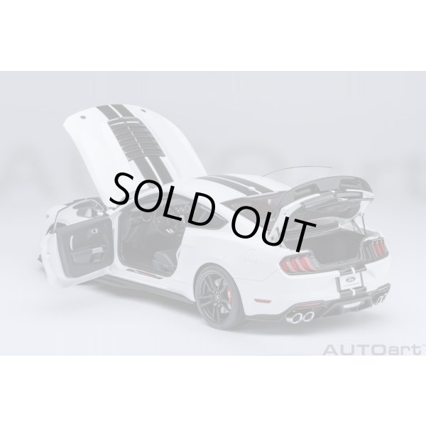 画像16: AUTOart 1/18 Ford Mustang Shelby GT500 (White with Black Stripes) (16)