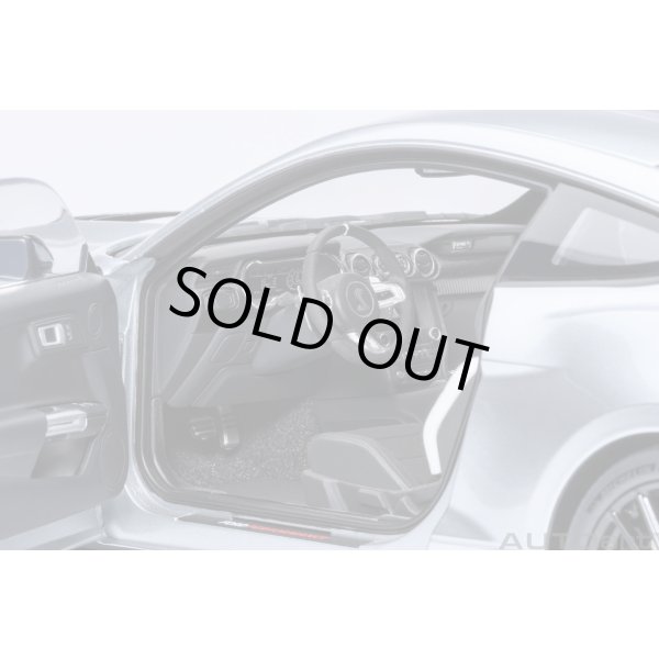 画像9: AUTOart 1/18 Ford Mustang Shelby GT500 (Silver with Black Stripes) (9)