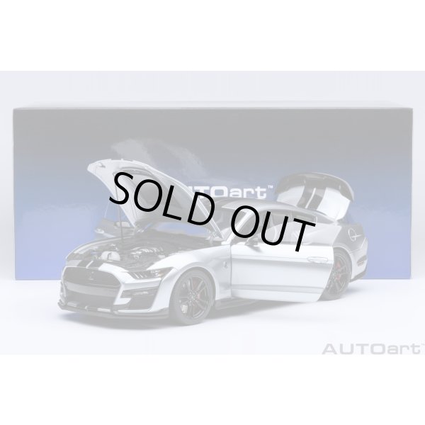 画像21: AUTOart 1/18 Ford Mustang Shelby GT500 (Silver with Black Stripes) (21)
