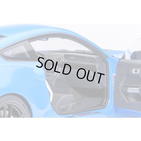 画像10: AUTOart 1/18 Ford Mustang Shelby GT500 (Blue with White Stripes) (10)