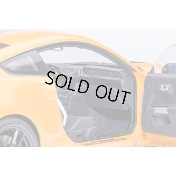 画像10: AUTOart 1/18 Ford Mustang Shelby GT500 (Orange with Black Stripes) (10)