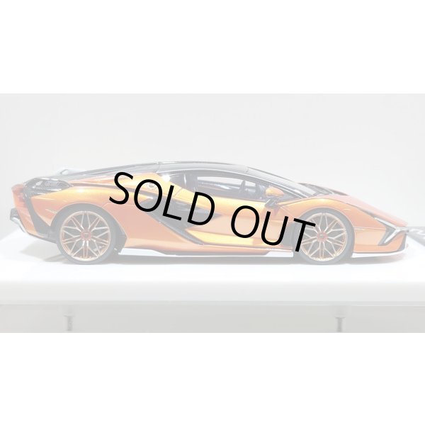 画像6: EIDOLON 1/43 Lamborghini Sian FKP 37 2019 with Stripe Arancio Pearl Limited 33 pcs. (6)