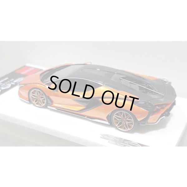 画像12: EIDOLON 1/43 Lamborghini Sian FKP 37 2019 with Stripe Arancio Pearl Limited 33 pcs. (12)