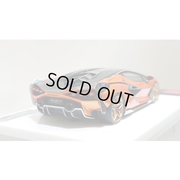 画像10: EIDOLON 1/43 Lamborghini Sian FKP 37 2019 with Stripe Arancio Pearl Limited 33 pcs. (10)