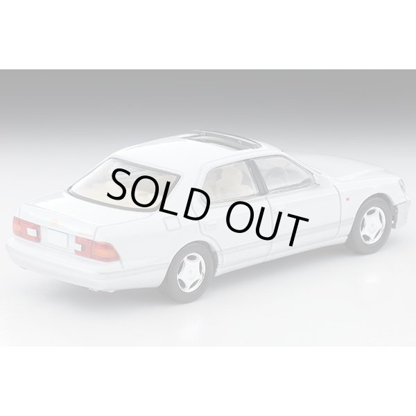 画像2: TOMYTEC 1/64 Limited Vintage NEO Toyota Celsior C Spec F Package (Pearl White/Silver) 1997 (2)