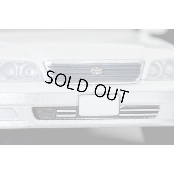 画像8: TOMYTEC 1/64 Limited Vintage NEO Toyota Celsior C Spec F Package (Pearl White/Silver) 1997 (8)