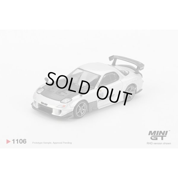 画像1: MINI GT 1/64 Mazda RX-7 RE Amemiya Silver Metallic (LHD) (1)