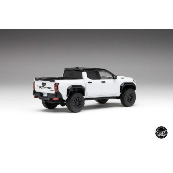 画像5: GCD 1/64 DiecastTalk Customized Model Toyota Tacoma TRD PRO ICE CAP WHITE (5)