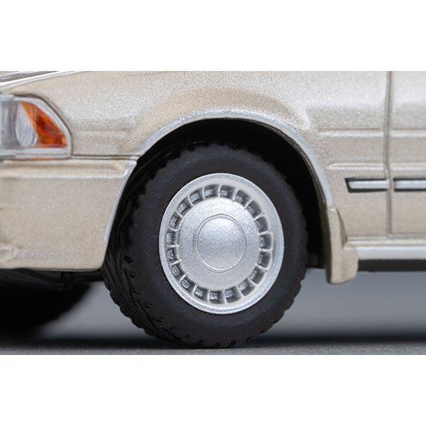 画像7: TOMYTEC 1/64 Limited Vintage NEO Nissan Cedric HT V20 Twin Cam Turbo Gran Turismo SV (Yellowish Silver) 1989 (7)