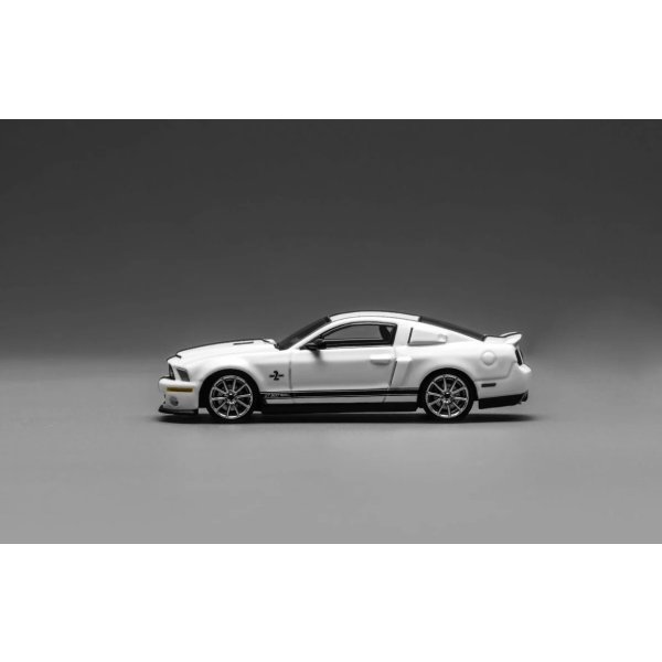 画像3: MOTORHELIX 1/64 Ford Mustang Shelby GT500 Super Snake 2007 Performance White (3)