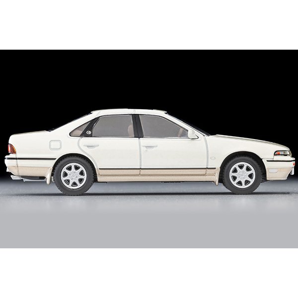 画像4: TOMYTEC 1/64 Limited Vintage NEO Nissan Cefiro Townride SV (White / Beige) 1991 (4)