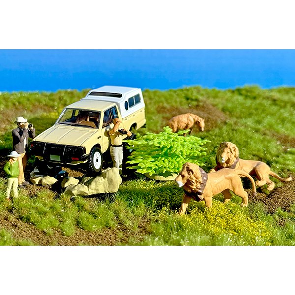 画像9: TOMYTEC 1/64 "Kaiyodo (海洋堂)" x "Tomica Limited Vintage" Diorama Collection 64 #Car Snap 32a Safari 4 (with Nissan Truck 4x4 King Cab) (9)