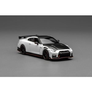 画像: MOTORHELIX 1/64 Nissan GT-R NISMO (R35) Special Edition 2022 Brilliant White Pearl