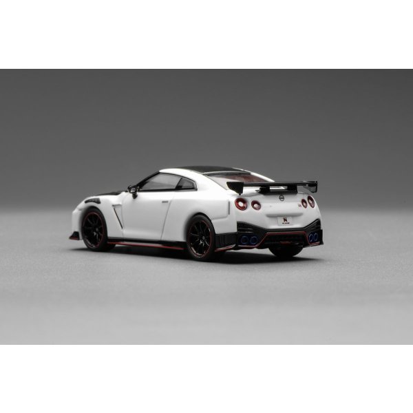 画像3: MOTORHELIX 1/64 Nissan GT-R NISMO (R35) Special Edition 2022 Brilliant White Pearl (3)