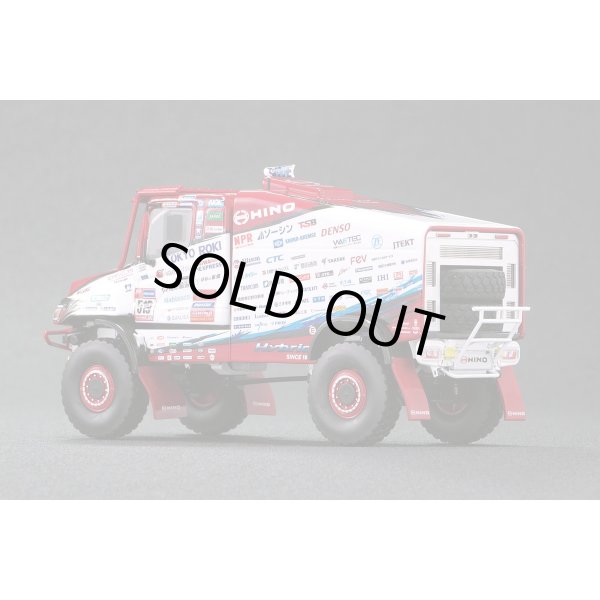 画像2: Platz 1/43 Hino 600 Series Hybrid – 2023 Dakar Rally (2)