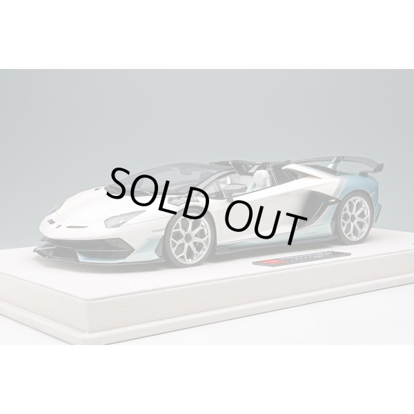 画像2: EIDOLON 1/18 Lamborghini Aventador SVJ Roadster 2020 Ad Personam 2-tone paint Pearl White / Azzurro Tetis Limited 50 pcs. (2)