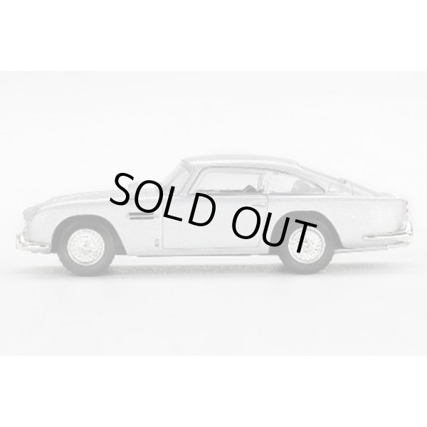画像4: MINI GT 1/64 Aston Martin DB5 "Casino Royale" (2006) English Packaging (4)