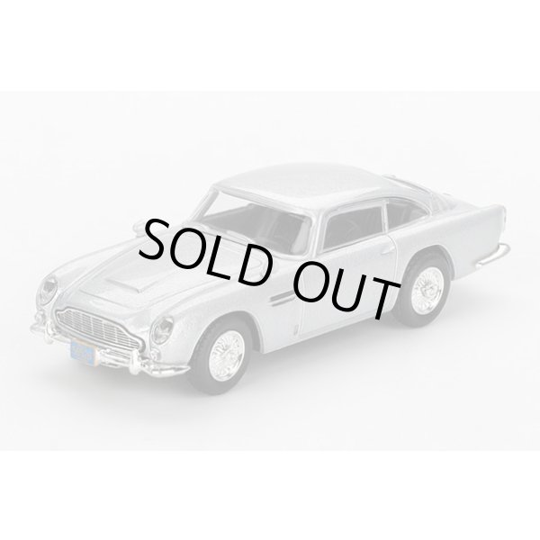 画像2: MINI GT 1/64 Aston Martin DB5 "Casino Royale" (2006) English Packaging (2)